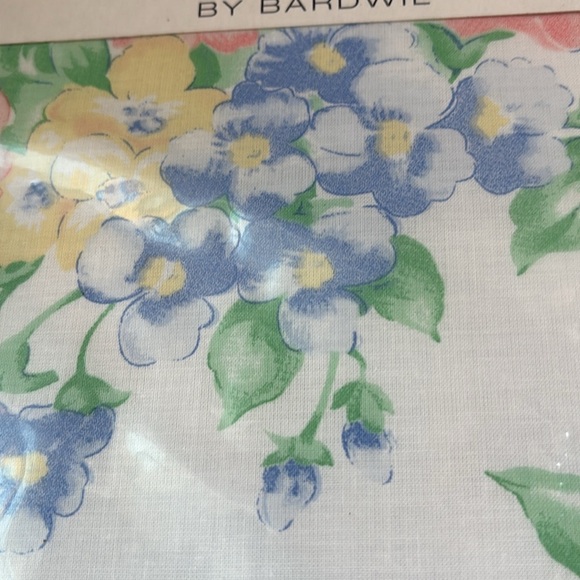 Lifestyles By Bardwill Bunny Patch 60x84 oblong tablecloth,Easter,Spring, floral - Picture 6 of 6